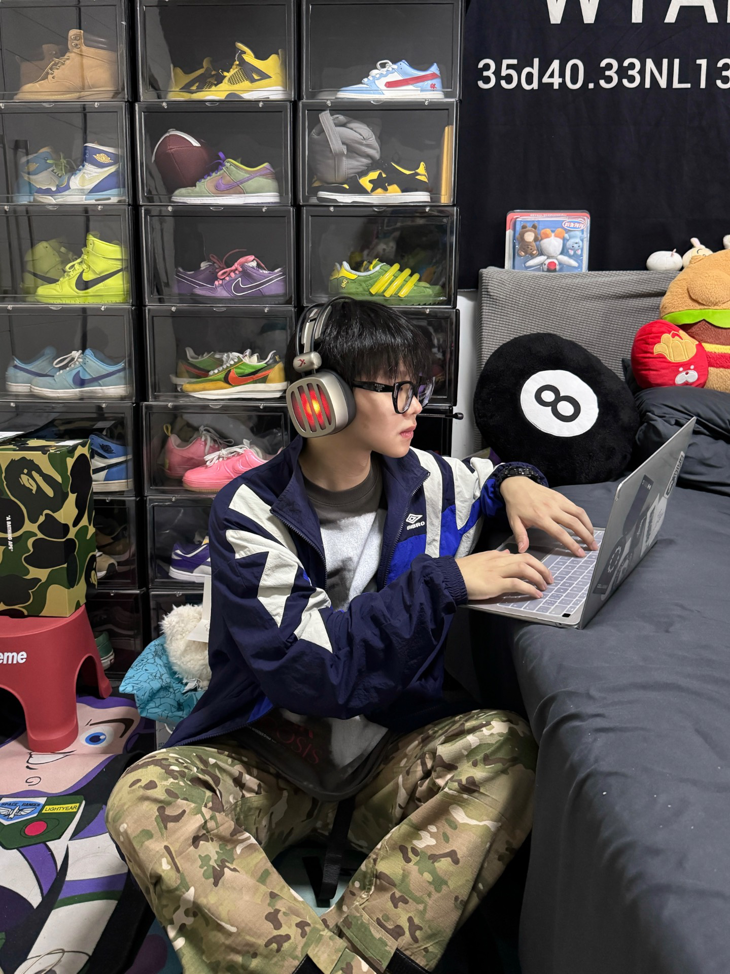 九游娱乐网址-包含那个志愿报了电竞的男孩，如今在直播间卖耳机的词条