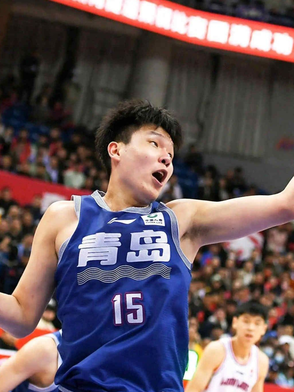 去年新秀二阵中锋今日面对杨瀚森11投仅1中(詹姆斯库里二阵争议)