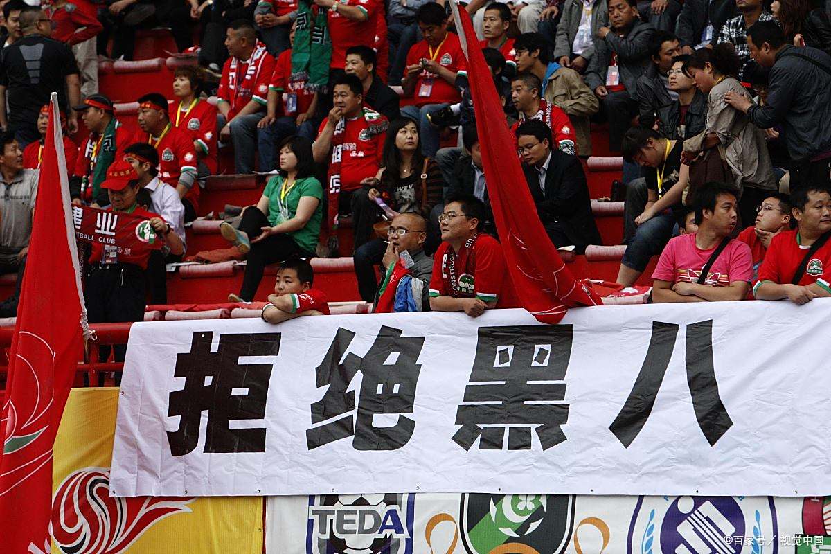 九游网页版-辣眼睛啊！这支中国足球俱乐部，向裁判送礼被拒绝，罚款10万(中国足球青训俱乐部排名)