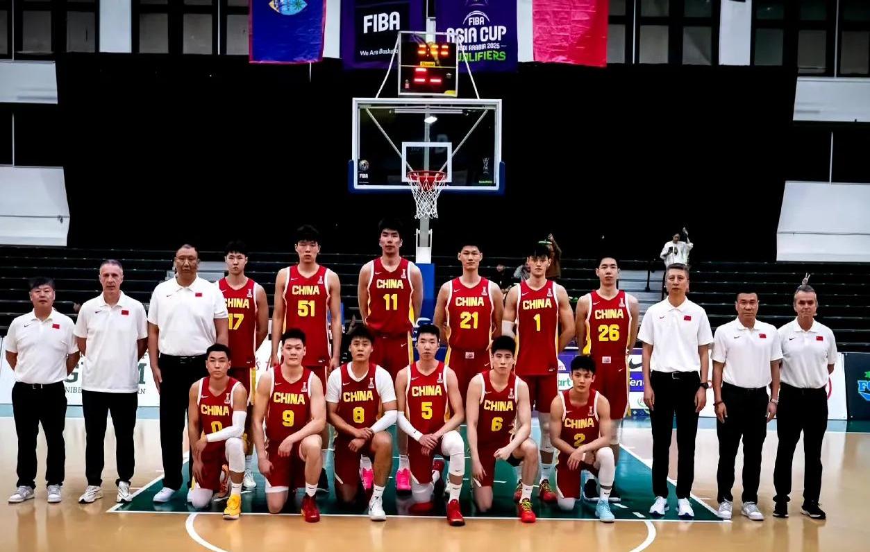 男篮热身赛回顾：周琦16分9篮板，中国不敌斯洛文尼亚(中国男篮周琦打球图片)
