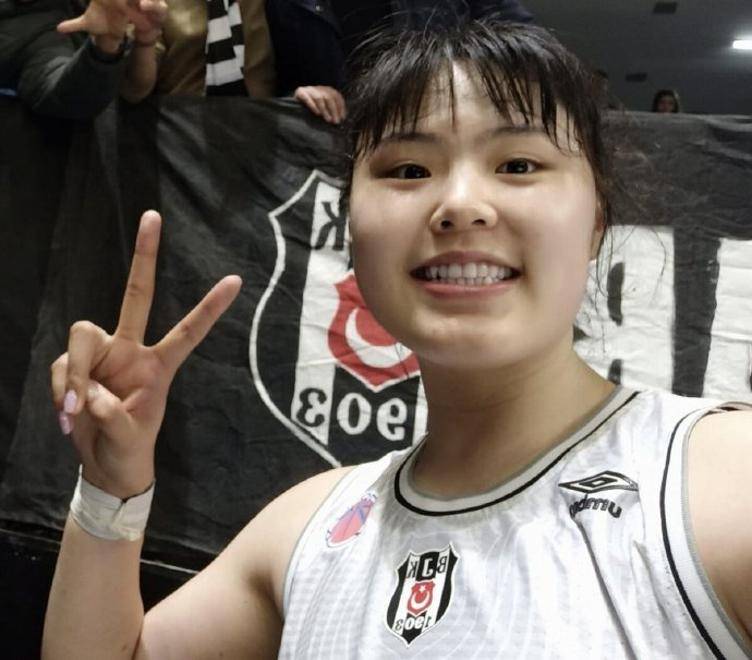 李月汝首发砍10分15板篮板创WNBA生涯新高的简单介绍