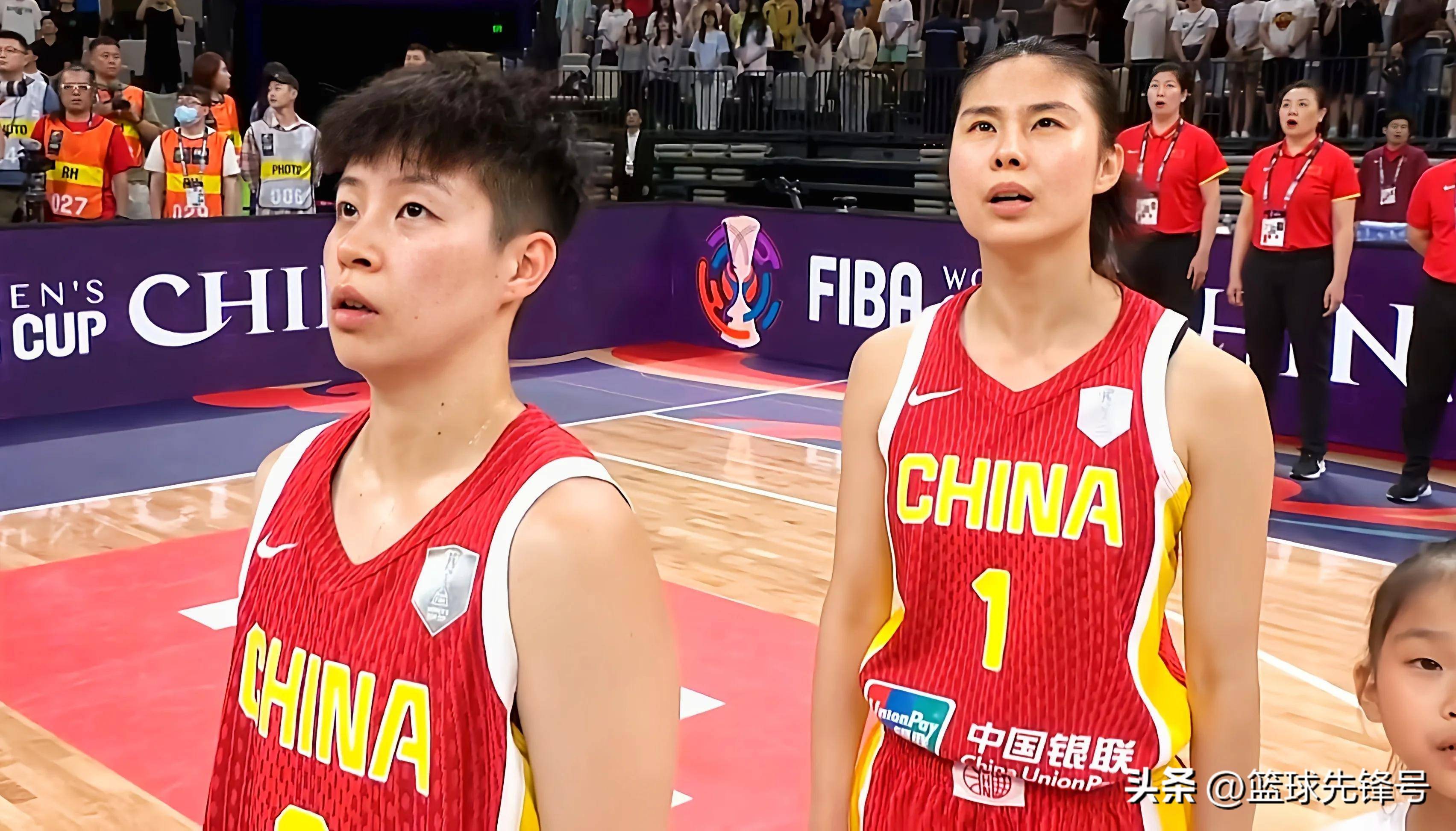 王思雨22年女篮世预赛个人集锦，对阵美国砍17分6助攻(女篮王思雨生活美照)