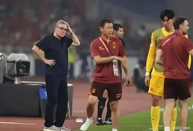 伊万与中国驻克罗地亚大使共进晚餐赠送国足签名球衣(克罗地亚世界杯最好成绩)