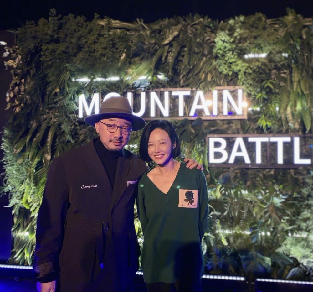 破婚变传闻？穆勒晒与妻子马匹合照：巴伐利亚冠军正准备下场比赛(巴伐利亚s33游艇价格)