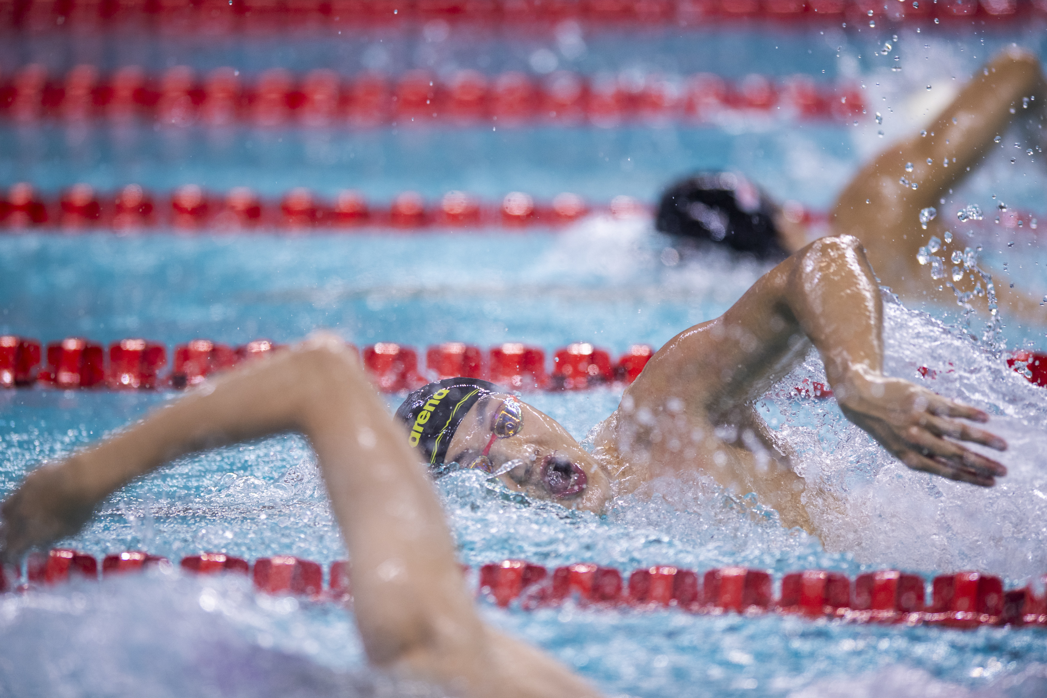 关于男子4X200米自由泳接力：中国队逆转摘银+破亚洲纪录的信息